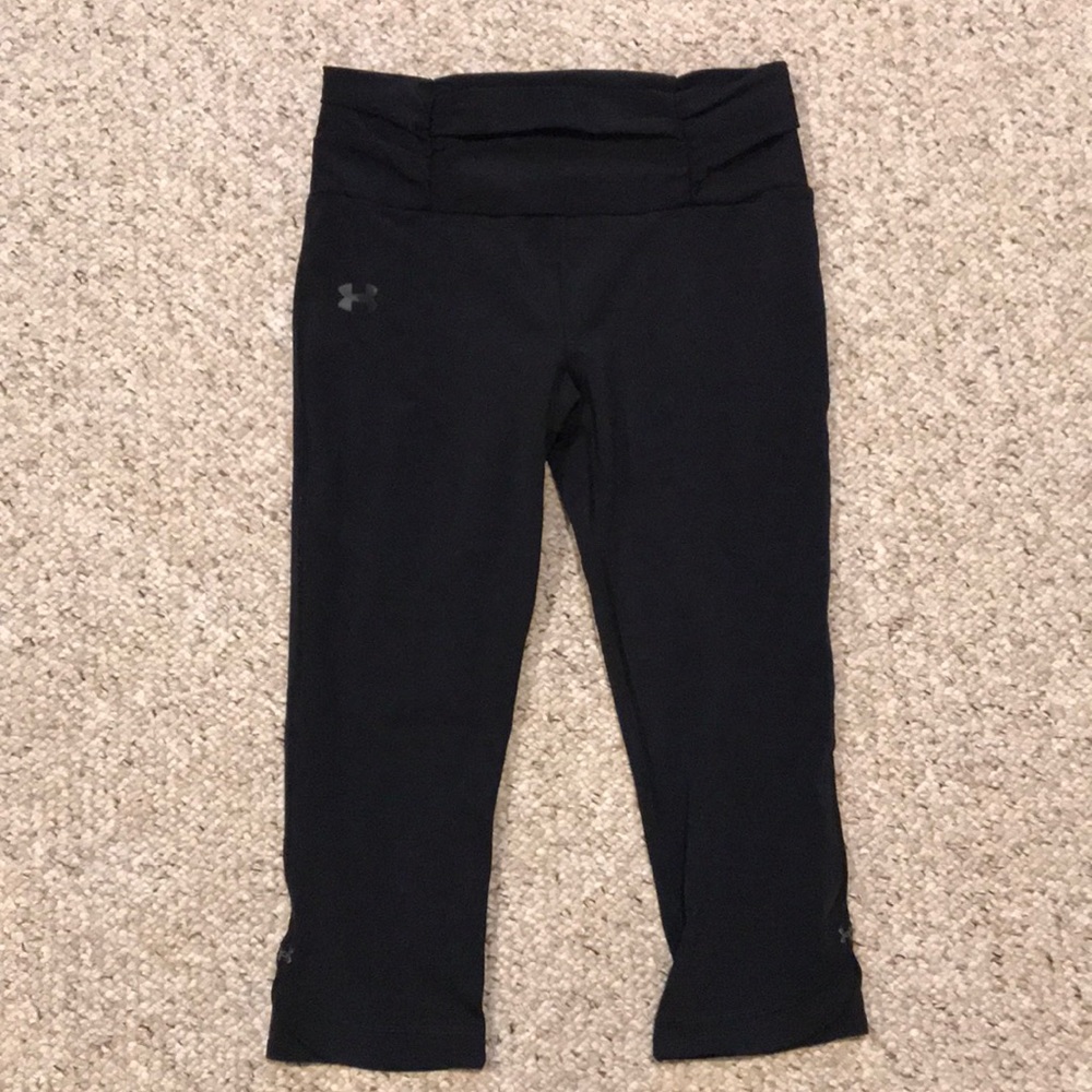 Under Armour black capri